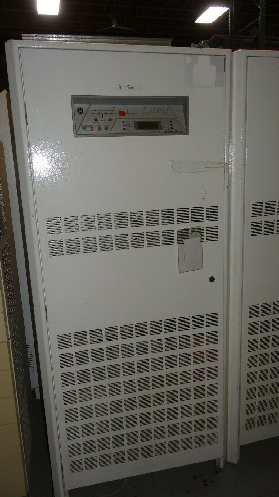 2007 GE SG Series 50kVA 40kW 480V x 480V 3-Phase UPS Battery Backup