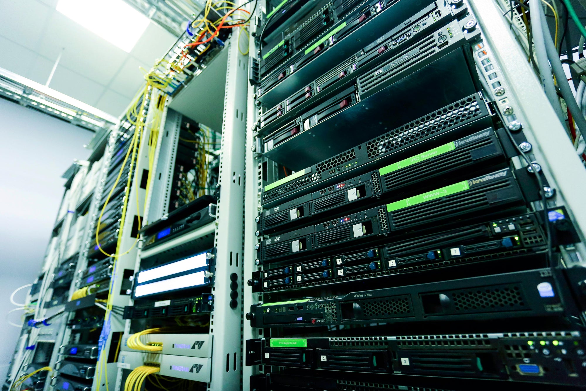 Single-Phase vs. Three-Phase UPS: What Growing Businesses Get Wrong